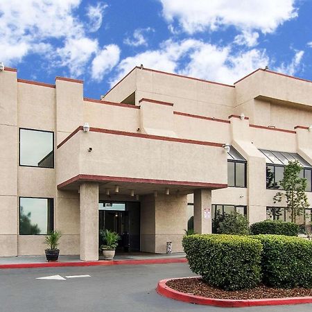 San Bernandino Inn & Suites Σαν Μπερναρντίνο Εξωτερικό φωτογραφία