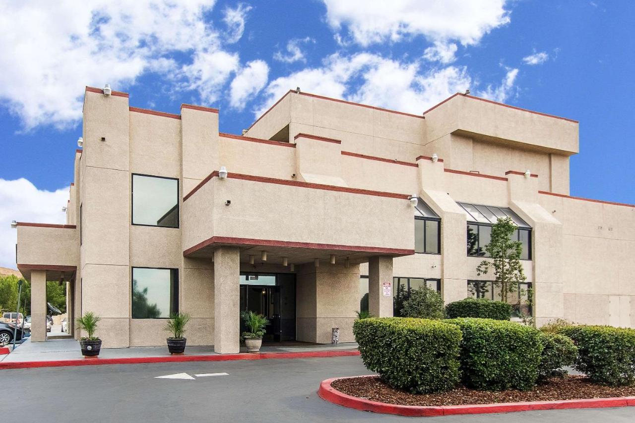 San Bernandino Inn & Suites Σαν Μπερναρντίνο Εξωτερικό φωτογραφία