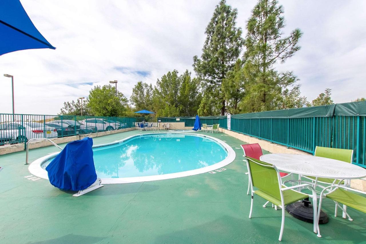San Bernandino Inn & Suites Σαν Μπερναρντίνο Εξωτερικό φωτογραφία