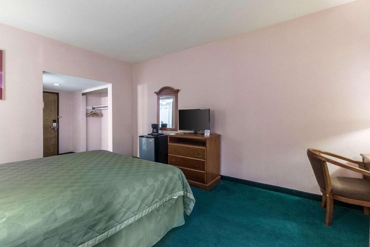 San Bernandino Inn & Suites Σαν Μπερναρντίνο Εξωτερικό φωτογραφία
